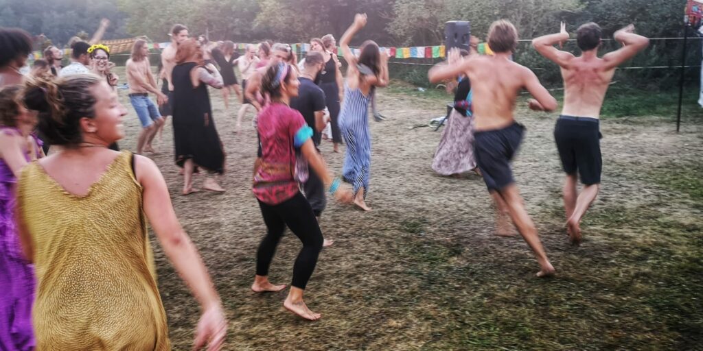 blue-monkey-birthday-fest-2020-dancing3